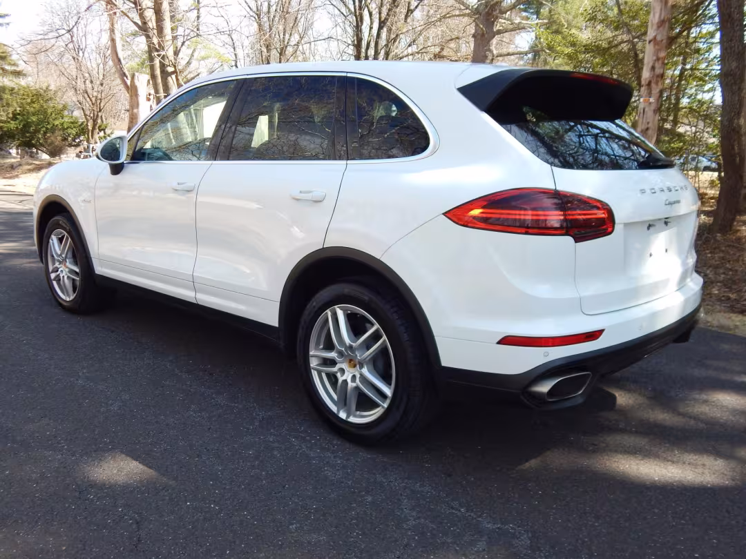 2016 Porsche Cayenne - WP1AF2A23GKA44618 - Image #2