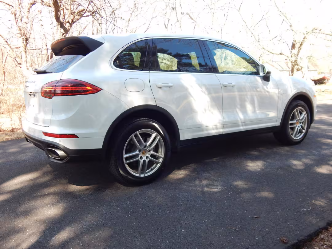 2016 Porsche Cayenne - WP1AF2A23GKA44618 - Image #3